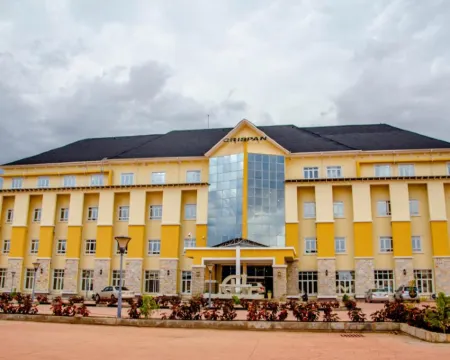 Crispan Suites and Event Center فنادق في جوس