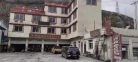 Kangding Chengkang Business Hotel