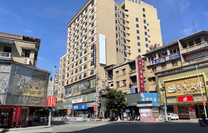 Jtour Inn Hotel (Yulin Bobai County Government Cultural Pedestrian Street)