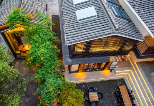 Hangzhou Jiande Yanzhou Ancient City. Looking at Shan Mei Yard.