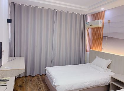 Xiangxiang Holiday Hotel