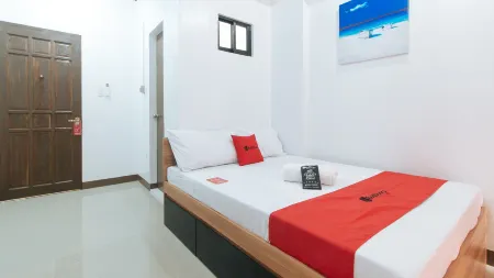 RedDoorz Near Iloilo International Airport Отели в г. Cabatuan
