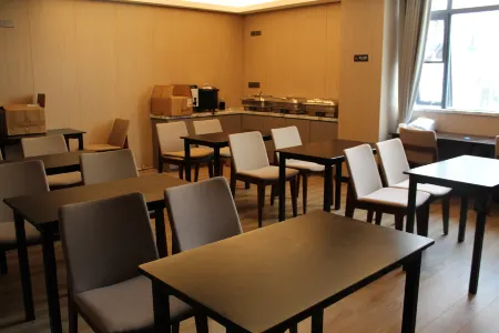 Yalan S Garden Hotel (Shenzhen Baoan Center Fanshen Subway Station Branch) Отели рядом с достопримечательностью «Bao'an Science and Technology Museum»