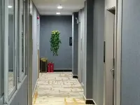 艾斯特輕奢公寓(羅定市平南汽車客運站泰德天潤廣場店) 羅定酒店