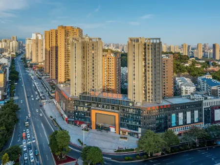 Vienna Hotel (Putian Chengxiang Anfu Electric Shopping Mall)