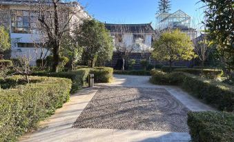Yulong Baisha Alley Courtyard Inn