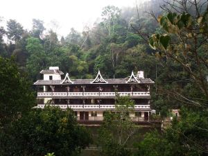 Jinghong  Creek and Oxygen Homestay