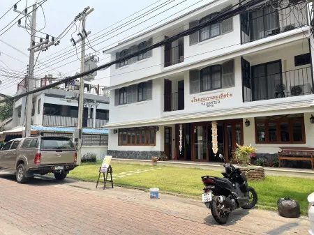 Valentier Cafe and Hotel