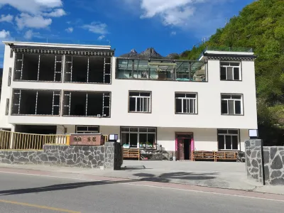 Xianshan. Leju Hotels in Zhonggu Village/Mugecuo