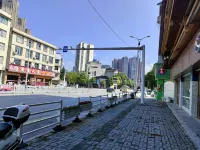 Lichuan Dushi Yijia Homestay
