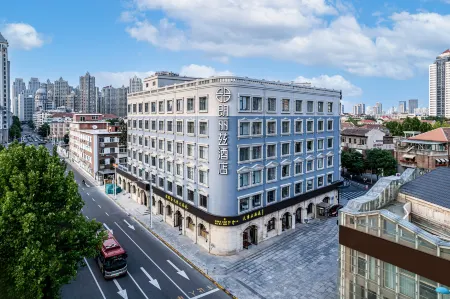 PALACE HOTELS(Tianjin Railway Station Italian Style Street) Отели рядом с достопримечательностью «Dabei Temple»