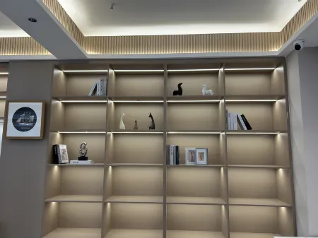 Yitel Zhige Hotel (Xuzhou Suning Plaza Hubushan) Отели рядом с достопримечательностью «Jiangsu Union Technical Institute Xuzhou Finance and Economics Branch»