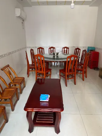 Zhushan Baofengzhen Yanliang Restaurant Отели в г. Чжушань