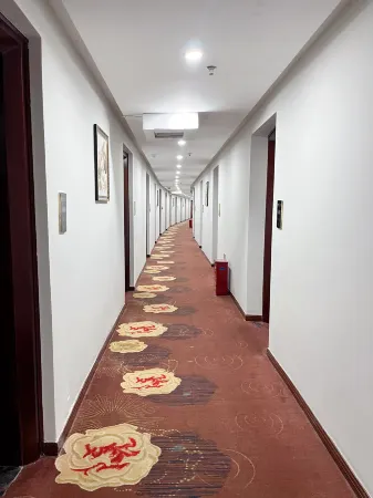 Jinghua Hotel (Dongxing Port) Отели в г. Дунсин