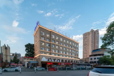 Yibai·Yuemei Hotel (Gufu Street, Anshun Ancient City) Отели рядом с достопримечательностью «Anshun Ancient City Historical and Cultural Block»