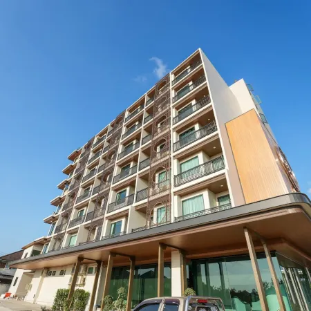 Aura Hotel Hatyai Songkhla Отели рядом с достопримечательностью «Храм Ват Кхок»