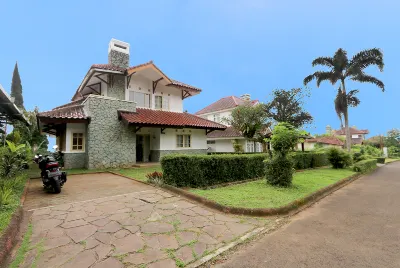 Villa ChavaMinerva Aries Ciater with Private Pool Hotel dekat the Ranch Ciater Subang