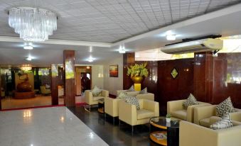 KYNROCK Airport Hotel