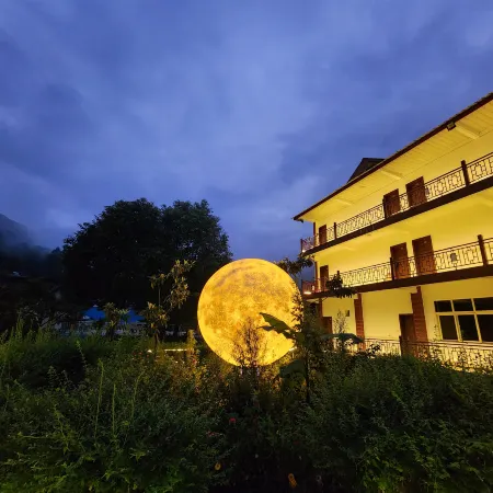 Longmen Valley Starry Sky Camp (Xuexi Cave Scenic Area)