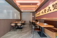 Xiyue Designer Hotel (Zhongshan Ferry Branch, Erma Road Food Street)