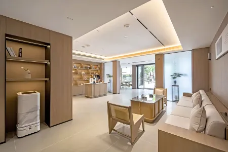 Square Hotel (Dazu Hongsheng Square Branch Отели рядом с достопримечательностью «Dazu Stone Carving Baoding Mountain Scenic Area - Guiding Service Hall»