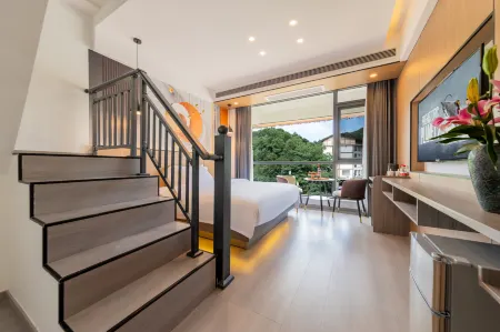 Jinghua Grand Hotel (Libo Xiao Qi Kong Scenic Area) Отели рядом с достопримечательностью «Wolong Pond»