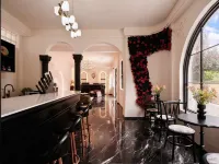 Chantia·Left Bank | French Designer Hotel (Dukezong Ancient Town Giant Buddha Prayer Wheel Shop)