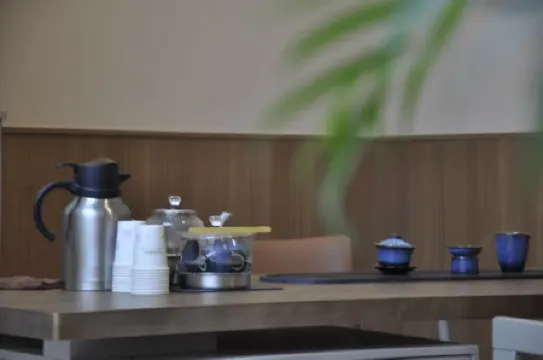 Quanfu Light Luxury Hotel (Kunming Anning Donghu Park Wuyue Plaza)