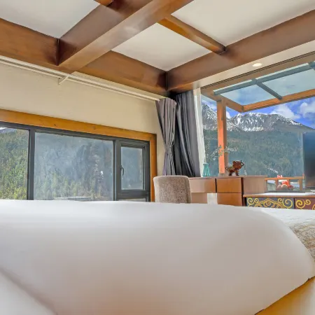 Yading Zhaxi Kongshu Tibetan Culture Theme Hotel