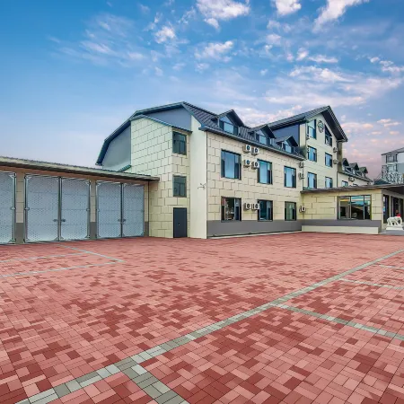 Hulunbuir Genhe Snowy Cloudscape Hotel (Longfeng Building)