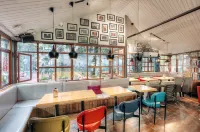 KUN MING UPLAND INTERNATIONAL YOUTH  HOSTEL - bars