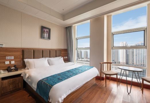 崇州鑫豪假日酒店（万达广场店）外景图