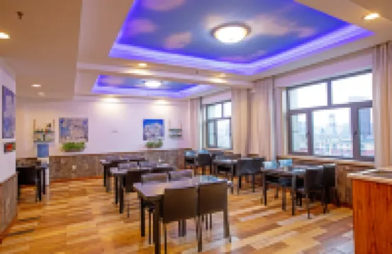 Sunshine 100 Holiday Hotel (Changyi District Government Branch, Zhongxing Street, Jilin)