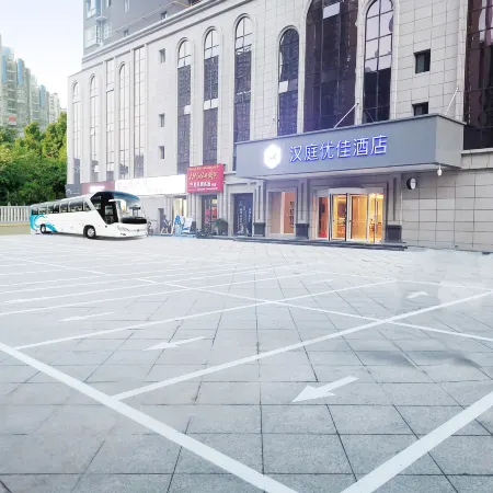 HanTing Premium Hotel (Weinan North Station Letian Avenue)