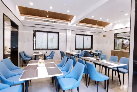 Quxian Century Sunshine Hotel-The West Hotel Отели в г. Цюйсянь