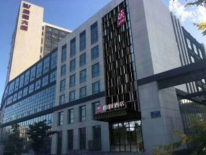 Heyi Zhishang Hotel (Changchun Oriental Plaza Metro Station)