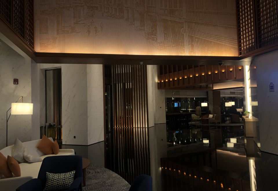 3. 힐튼 가든 인 ..