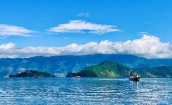 Lugu Lake Fruitsinn