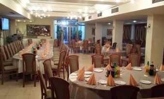 a large dining room filled with tables and chairs , ready for guests to enjoy a meal at Flamengo