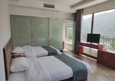 Yuexi Panlian Home Farmhouse Отели рядом с достопримечательностью «Mingtang Mountain»