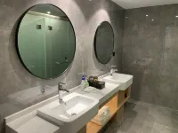 Jichu Hotel (Railway Station Store of Lichuan Passenger Station) Hotel di Lichuan