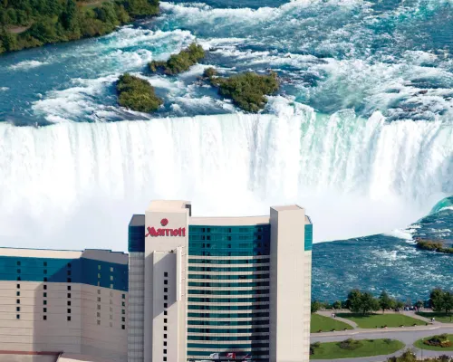 マリオット・ナイアガラ・フォールズ・フォールズビュー・ホテル & スパ ナイアガラの滝のホテル