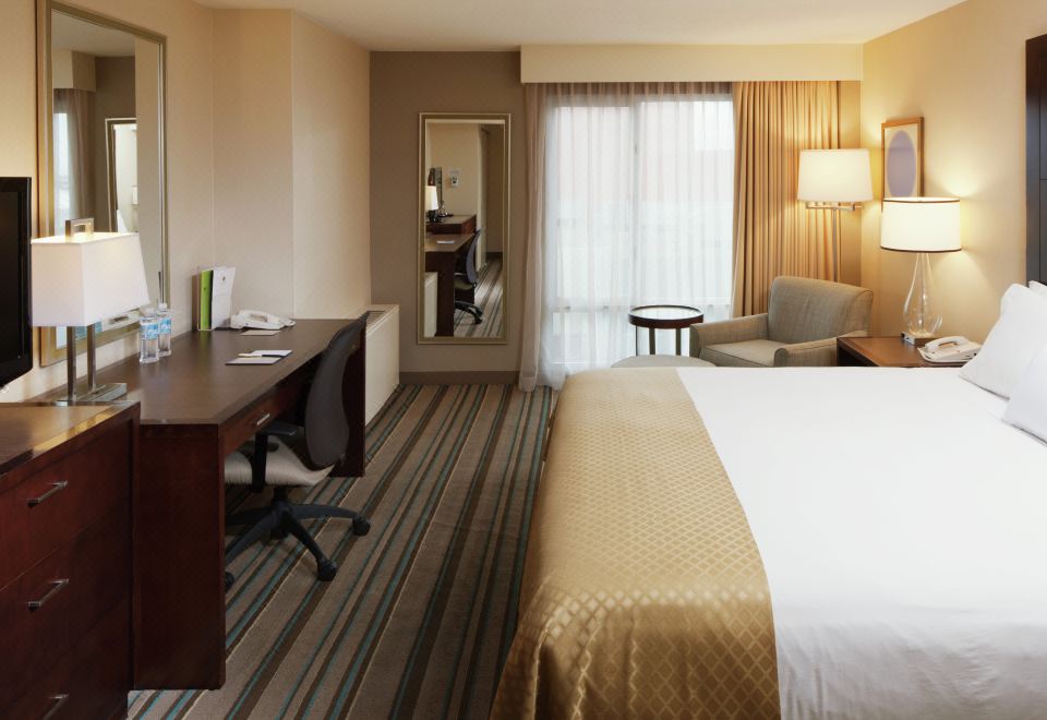 DoubleTree by Hilton Hotel and Conference Center Chicago North Shore - Housity