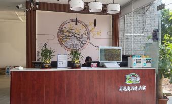 Moon Island Light Luxury Homestay (Haikou University of Economics)