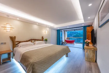 Luanxi Yunshe Humanities Hotel (Xijiang Qianhu Miao Village Observation Deck Branch) Отели рядом с достопримечательностью «No.4 Fengyu Bridge»