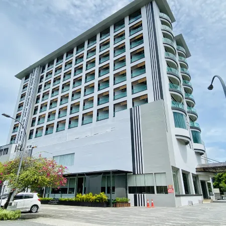 LANGKAWI SEAVIEW HOTEL Отели рядом с достопримечательностью «Площадь Орла»