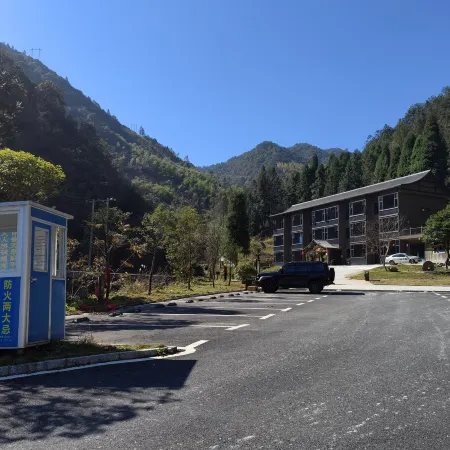 Mengbugu Inn