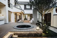 Yansheng Jingyue Designer Hot Spring B & B