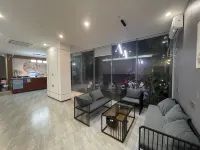 Moon Island Light Luxury Homestay (Haikou University of Economics)