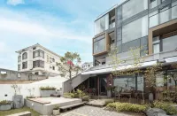 Borrow tea and ask for a home stay with tea and sea view Hotel dekat West Marina Passenger Transport Terminal